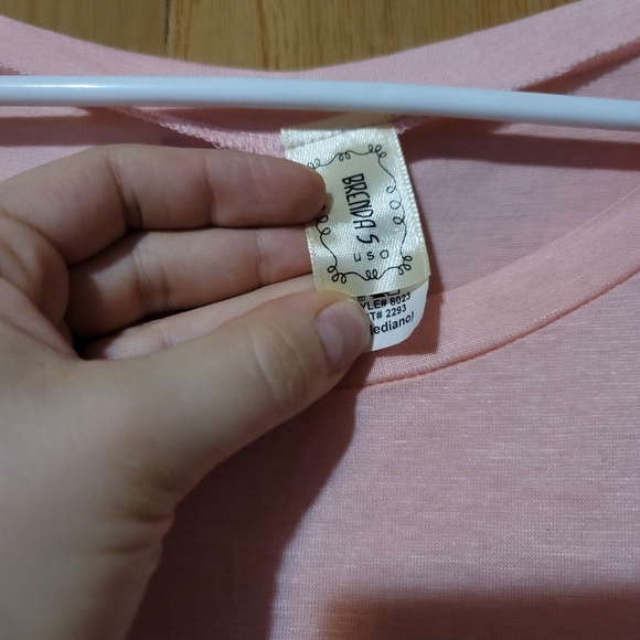 Twist front to shirt - Picture 3 of 3